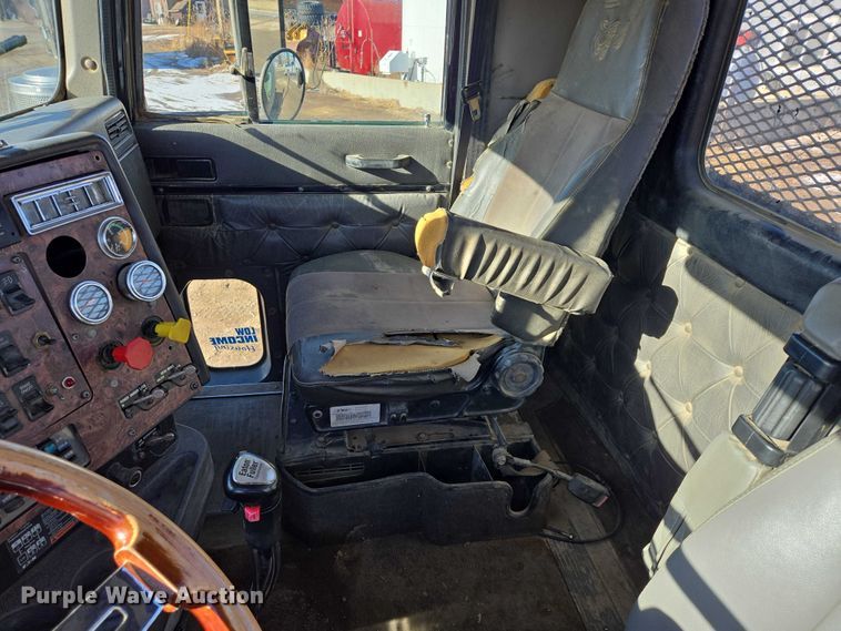 image for item EB1228 1999 International 9900 semi truck