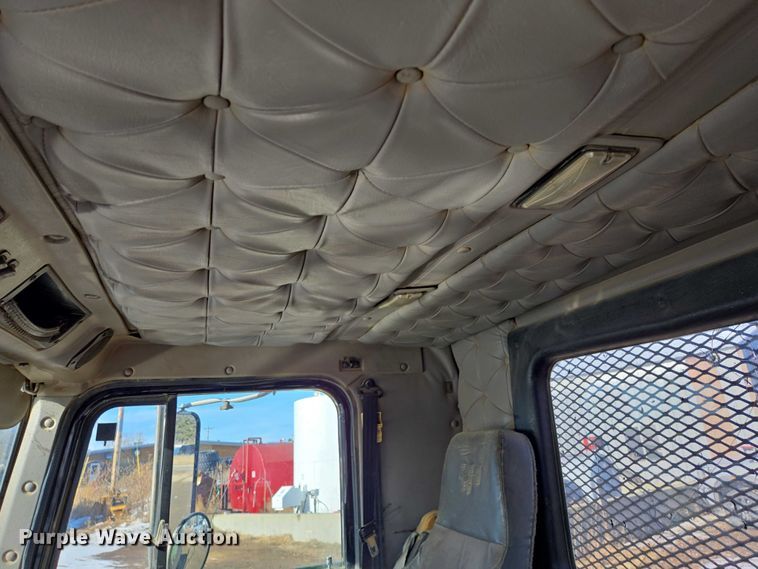 image for item EB1228 1999 International 9900 semi truck