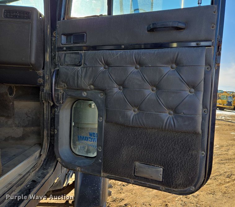 image for item EB1228 1999 International 9900 semi truck