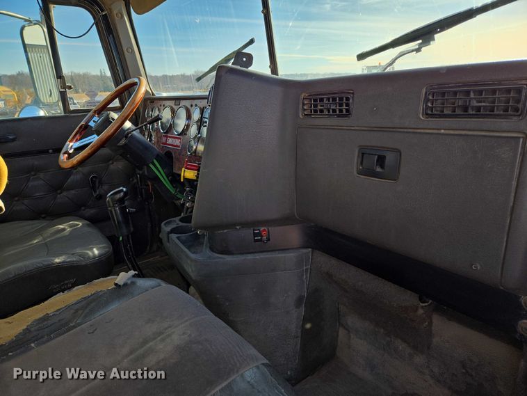 image for item EB1228 1999 International 9900 semi truck