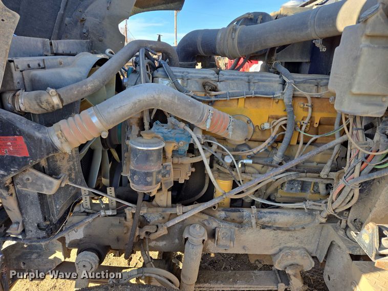 image for item EB1228 1999 International 9900 semi truck