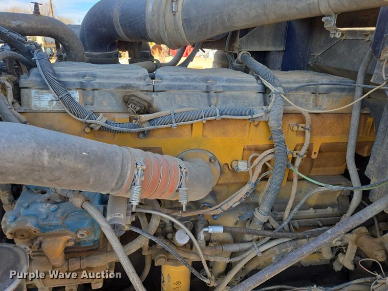 image for item EB1228 1999 International 9900 semi truck