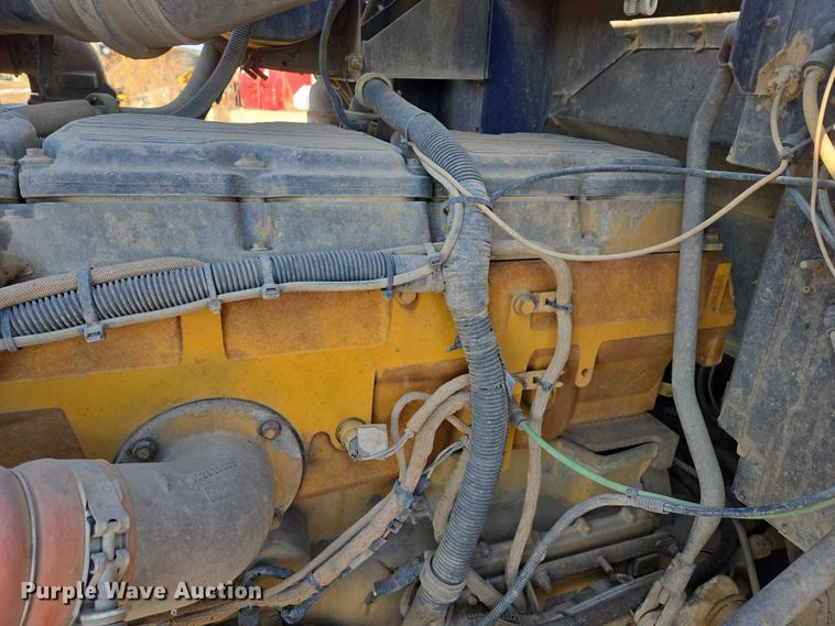 image for item EB1228 1999 International 9900 semi truck