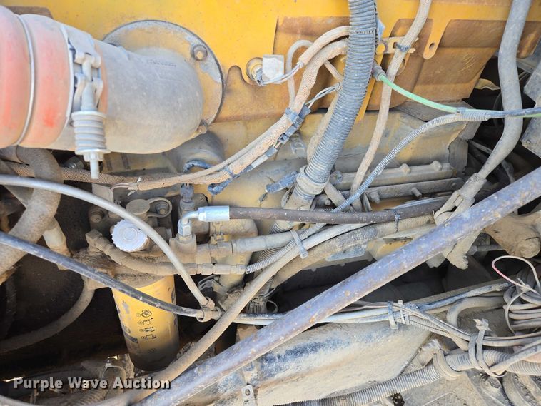 image for item EB1228 1999 International 9900 semi truck