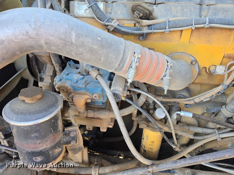 image for item EB1228 1999 International 9900 semi truck