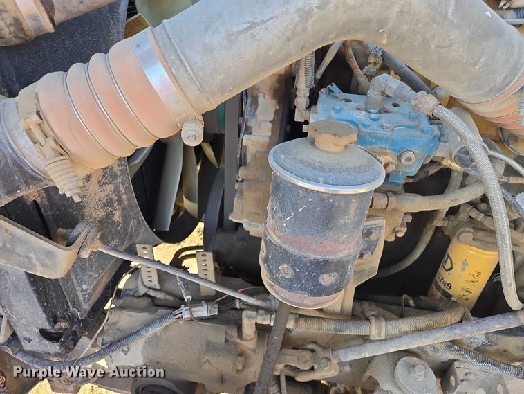 image for item EB1228 1999 International 9900 semi truck