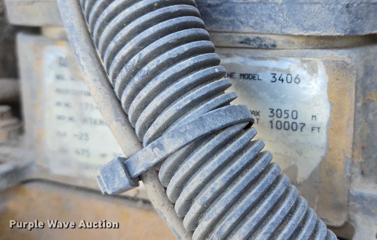 image for item EB1228 1999 International 9900 semi truck