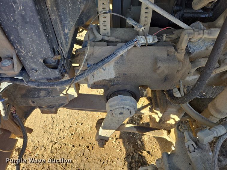 image for item EB1228 1999 International 9900 semi truck