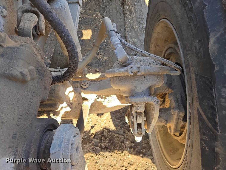 image for item EB1228 1999 International 9900 semi truck