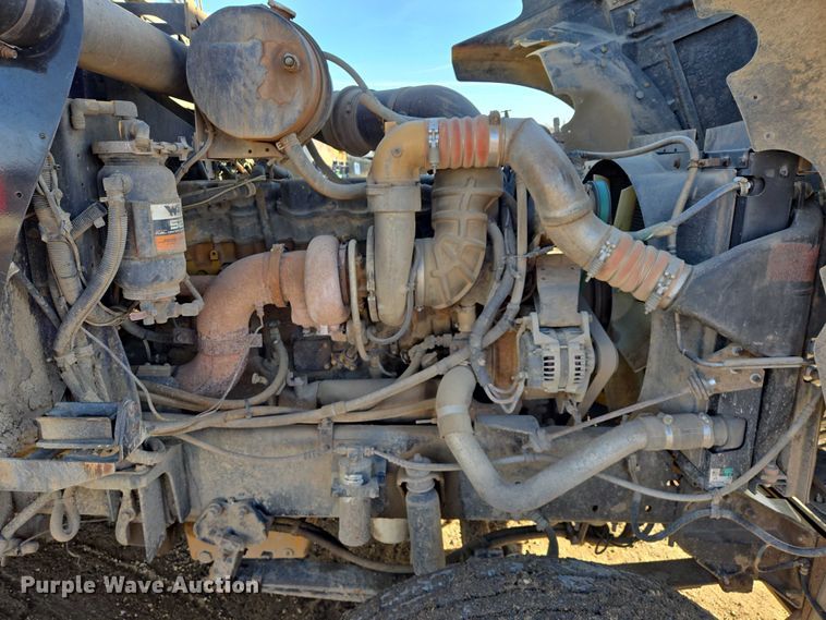 image for item EB1228 1999 International 9900 semi truck