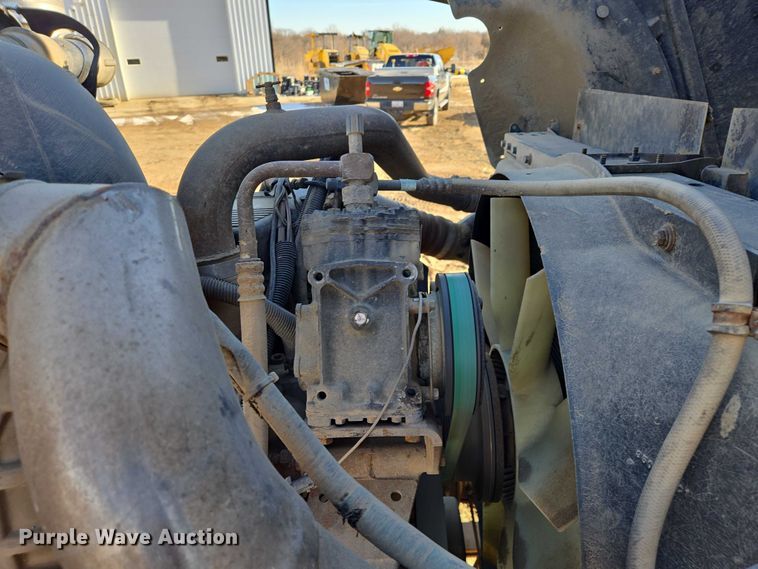 image for item EB1228 1999 International 9900 semi truck