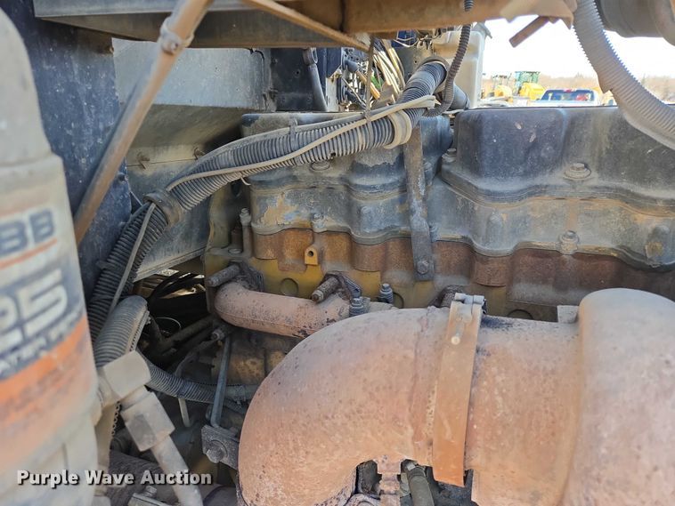 image for item EB1228 1999 International 9900 semi truck