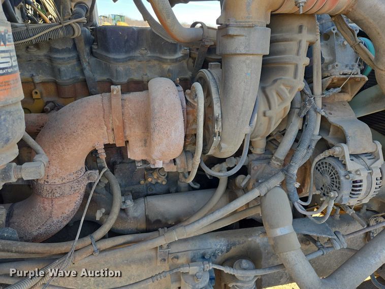 image for item EB1228 1999 International 9900 semi truck