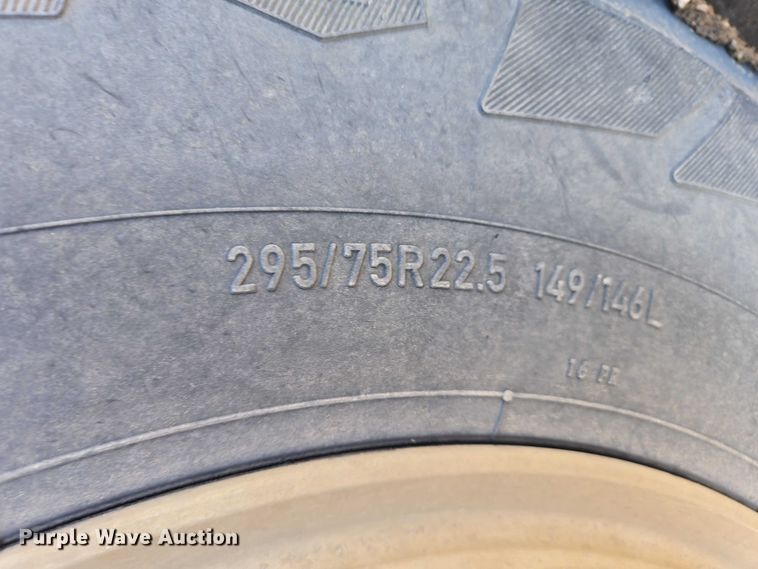 image for item EB1228 1999 International 9900 semi truck