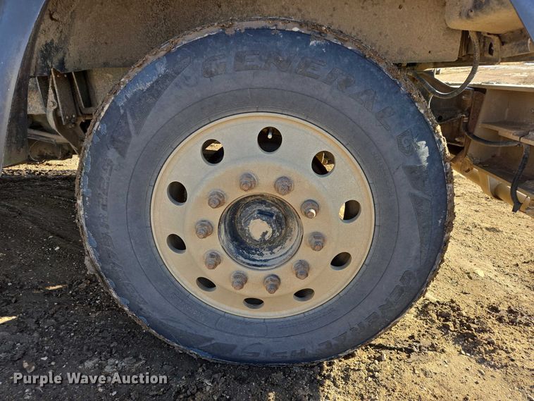 image for item EB1228 1999 International 9900 semi truck