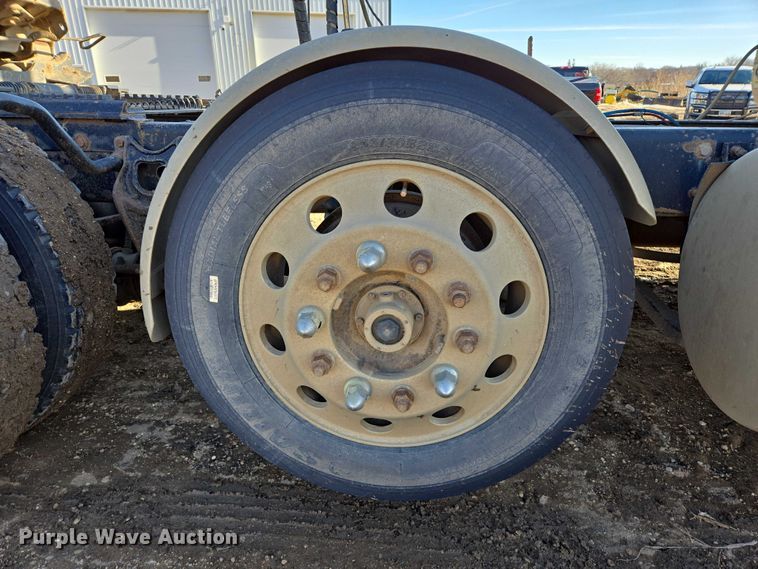 image for item EB1228 1999 International 9900 semi truck