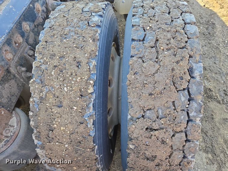 image for item EB1228 1999 International 9900 semi truck