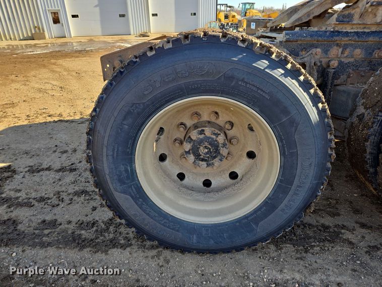 image for item EB1228 1999 International 9900 semi truck