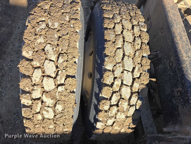 image for item EB1228 1999 International 9900 semi truck