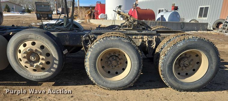 image for item EB1228 1999 International 9900 semi truck