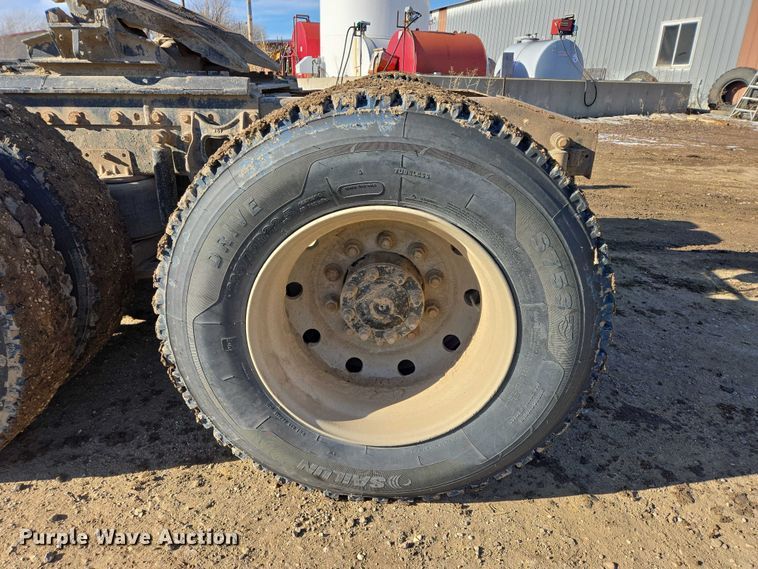 image for item EB1228 1999 International 9900 semi truck