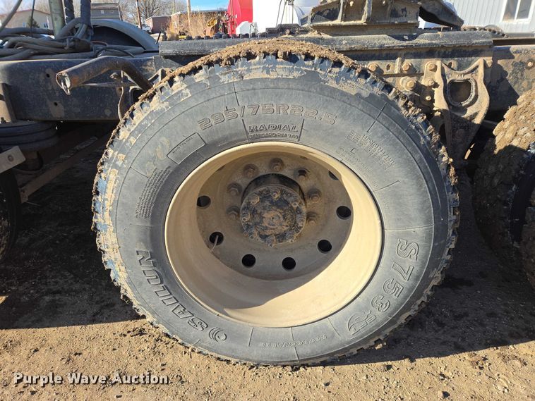 image for item EB1228 1999 International 9900 semi truck