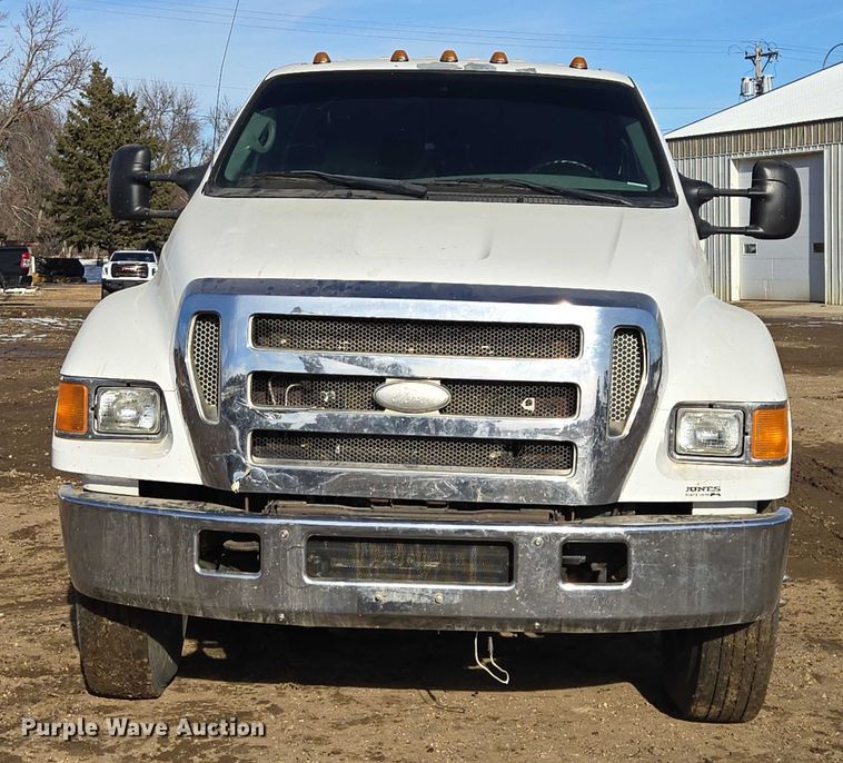 image for item EB1229 2007 Ford F750 semi truck