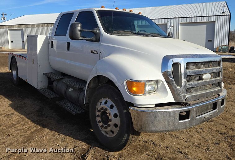 image for item EB1229 2007 Ford F750 semi truck