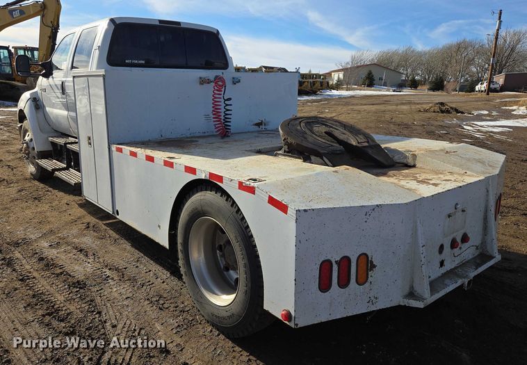image for item EB1229 2007 Ford F750 semi truck