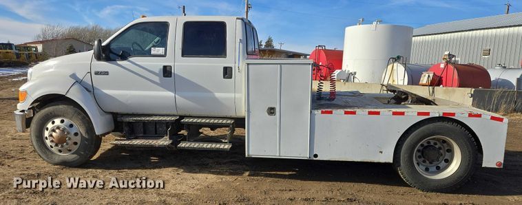 image for item EB1229 2007 Ford F750 semi truck