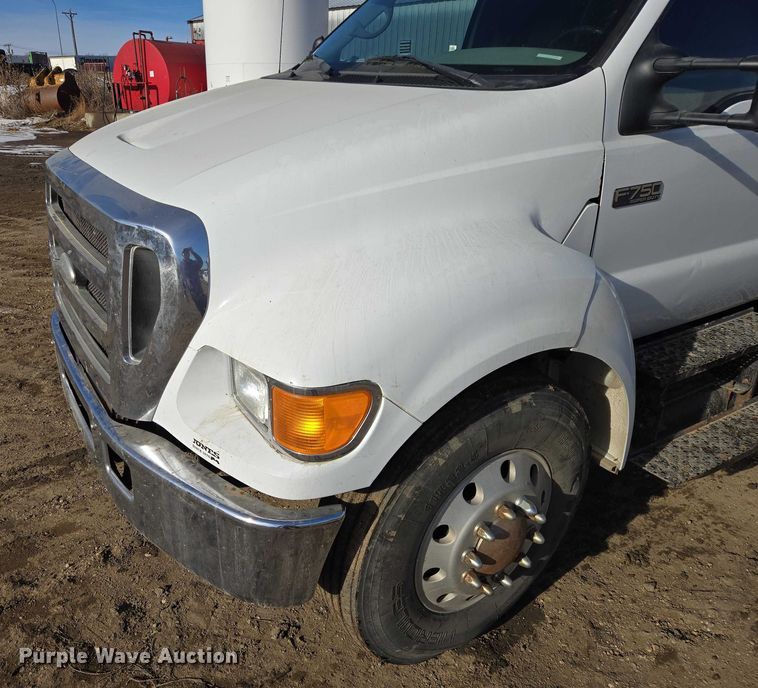 image for item EB1229 2007 Ford F750 semi truck