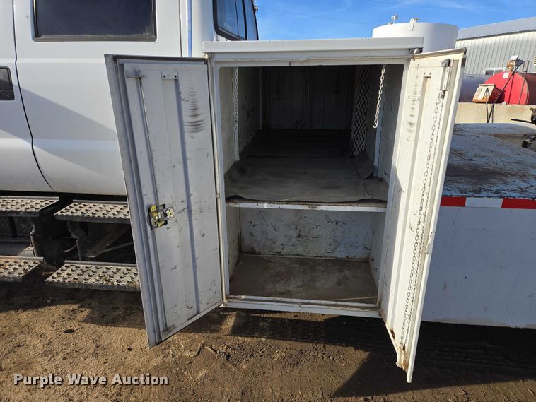 image for item EB1229 2007 Ford F750 semi truck