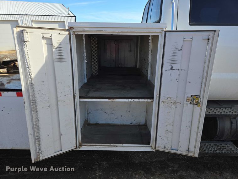 image for item EB1229 2007 Ford F750 semi truck