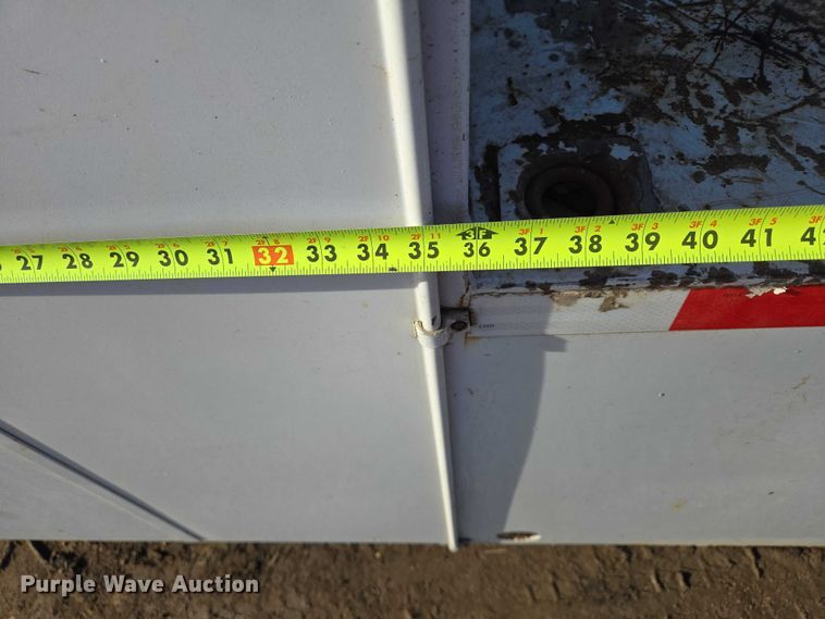 image for item EB1229 2007 Ford F750 semi truck