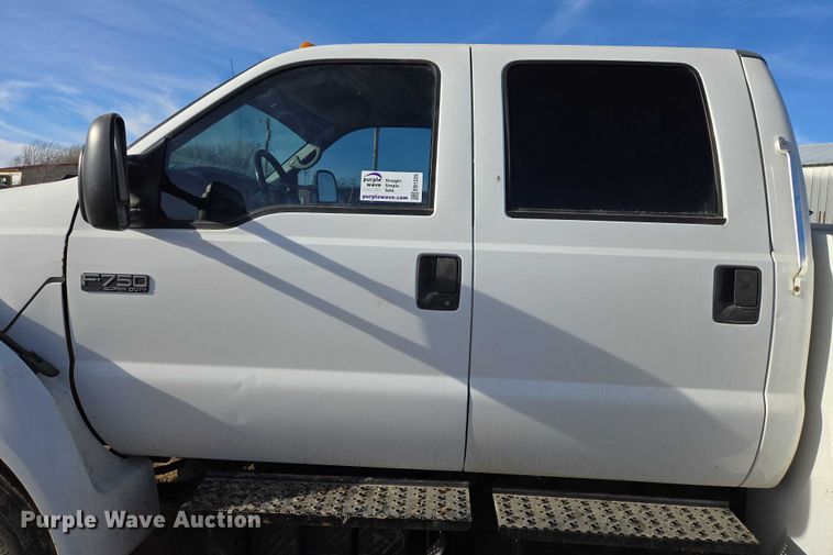 image for item EB1229 2007 Ford F750 semi truck