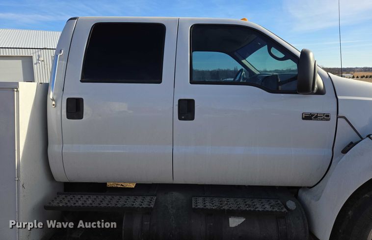 image for item EB1229 2007 Ford F750 semi truck