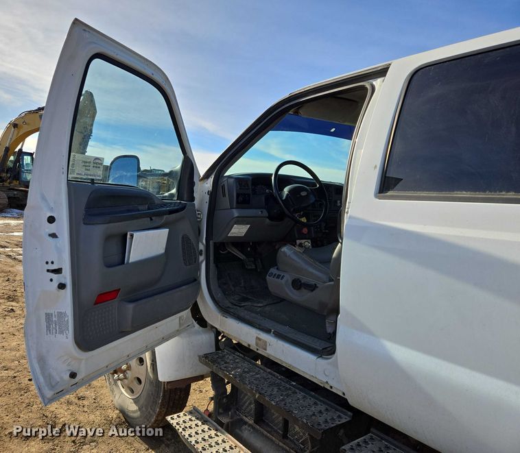 image for item EB1229 2007 Ford F750 semi truck