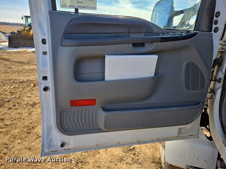 image for item EB1229 2007 Ford F750 semi truck