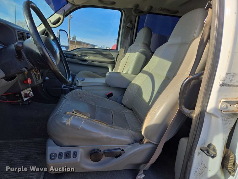 image for item EB1229 2007 Ford F750 semi truck