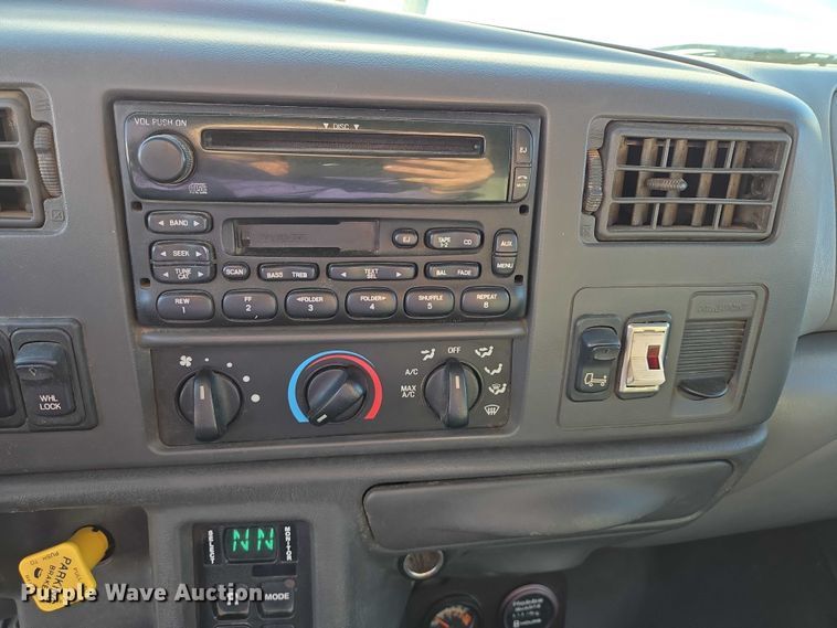 image for item EB1229 2007 Ford F750 semi truck