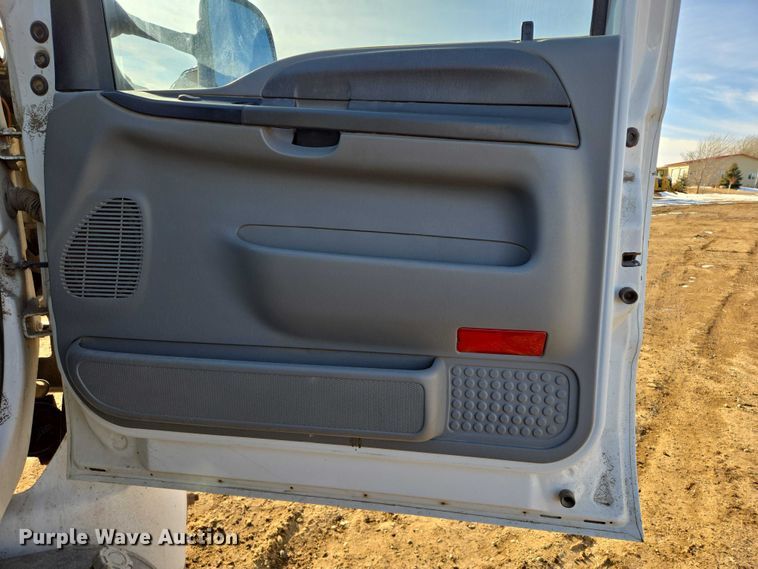 image for item EB1229 2007 Ford F750 semi truck