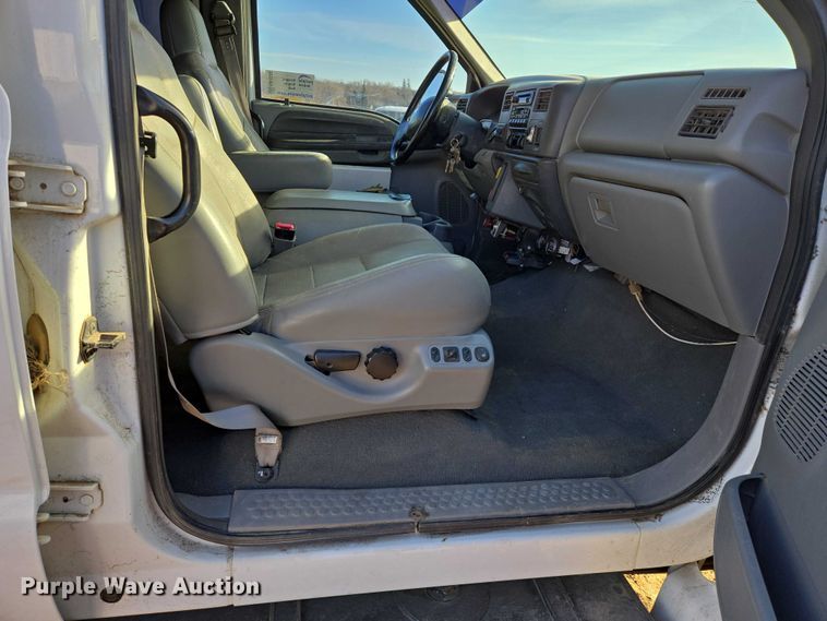 image for item EB1229 2007 Ford F750 semi truck