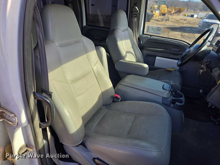 image for item EB1229 2007 Ford F750 semi truck