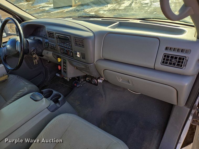 image for item EB1229 2007 Ford F750 semi truck