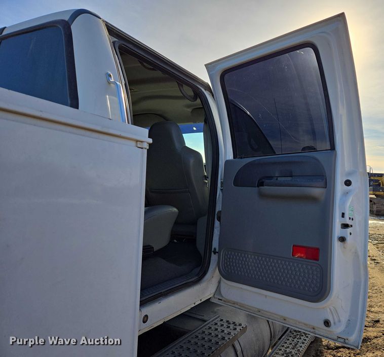 image for item EB1229 2007 Ford F750 semi truck