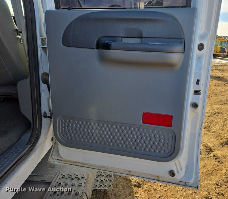 image for item EB1229 2007 Ford F750 semi truck