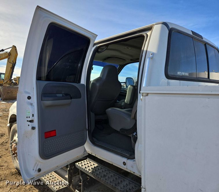 image for item EB1229 2007 Ford F750 semi truck