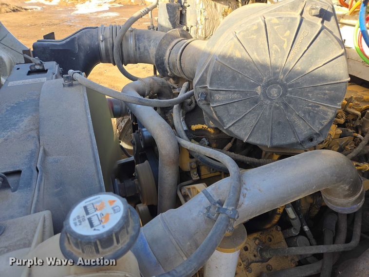 image for item EB1229 2007 Ford F750 semi truck