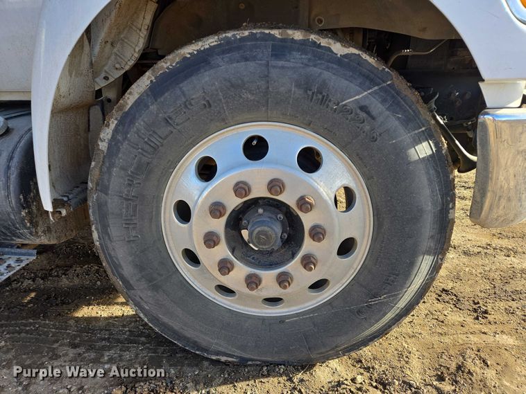 image for item EB1229 2007 Ford F750 semi truck