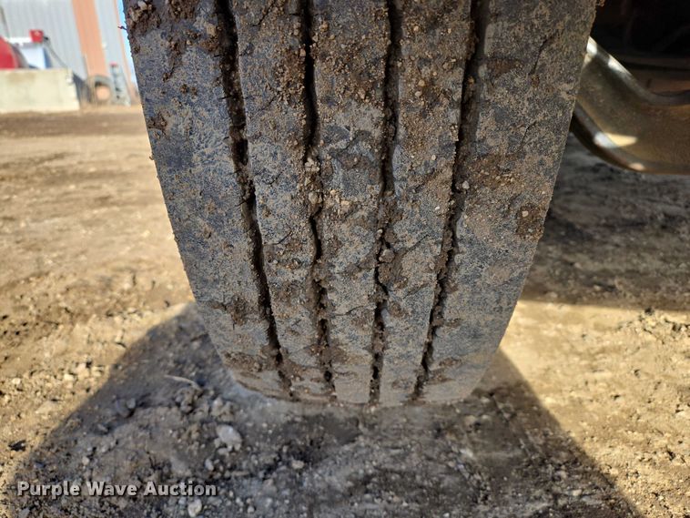 image for item EB1229 2007 Ford F750 semi truck